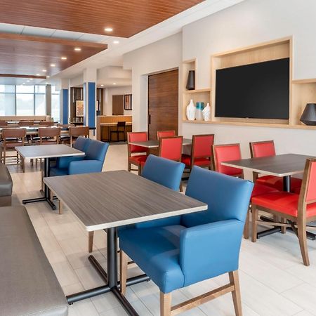 Holiday Inn Express & Suites - Milwaukee West Allis By Ihg Eksteriør bilde