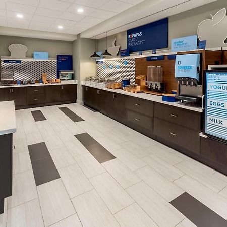 Holiday Inn Express & Suites - Milwaukee West Allis By Ihg Eksteriør bilde