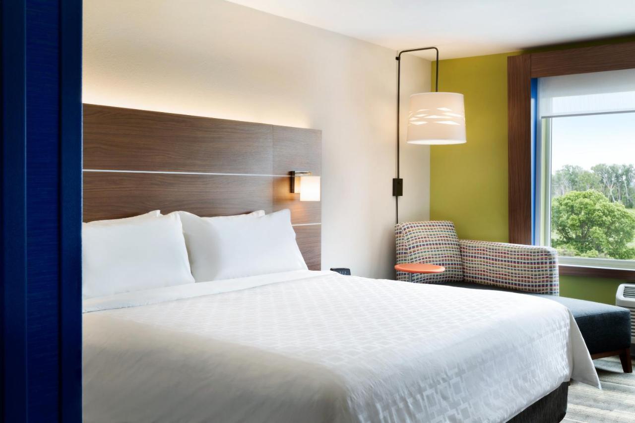 Holiday Inn Express & Suites - Milwaukee West Allis By Ihg Eksteriør bilde