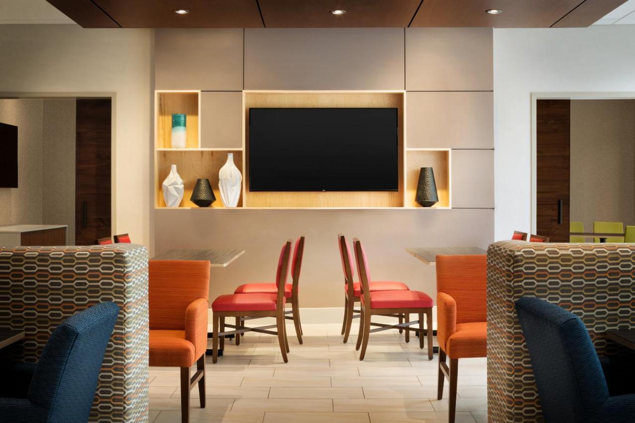 Holiday Inn Express & Suites - Milwaukee West Allis By Ihg Eksteriør bilde