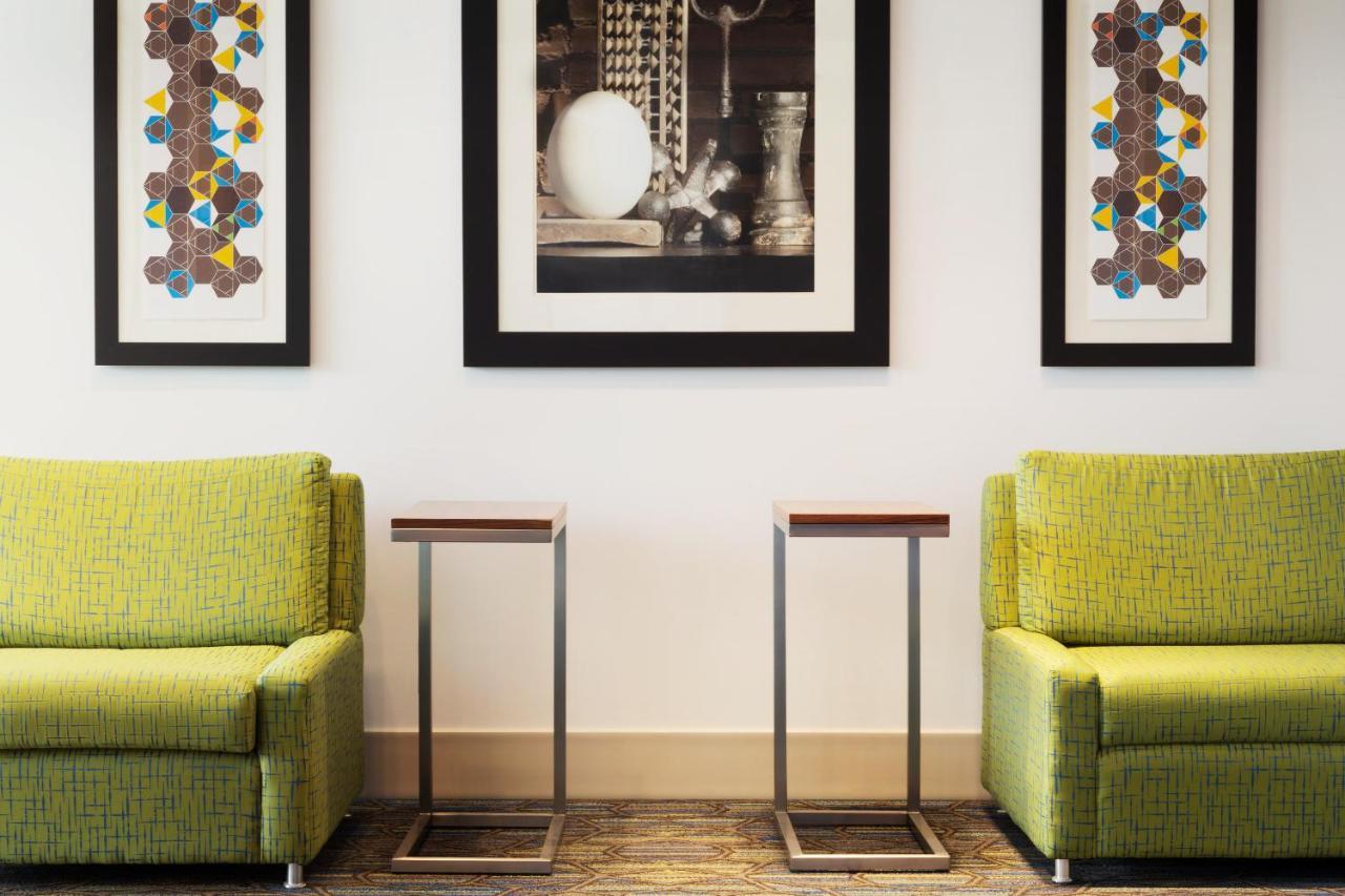 Holiday Inn Express & Suites - Milwaukee West Allis By Ihg Eksteriør bilde
