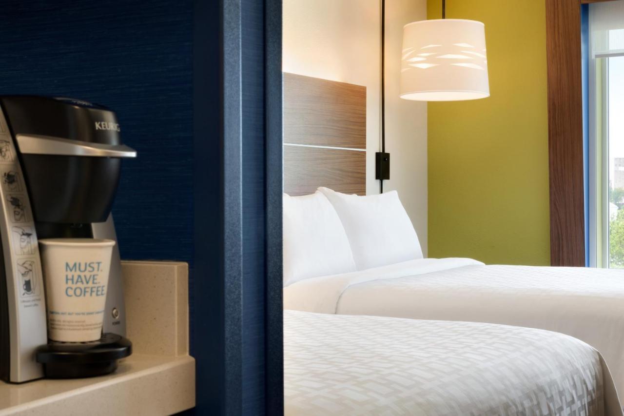 Holiday Inn Express & Suites - Milwaukee West Allis By Ihg Eksteriør bilde