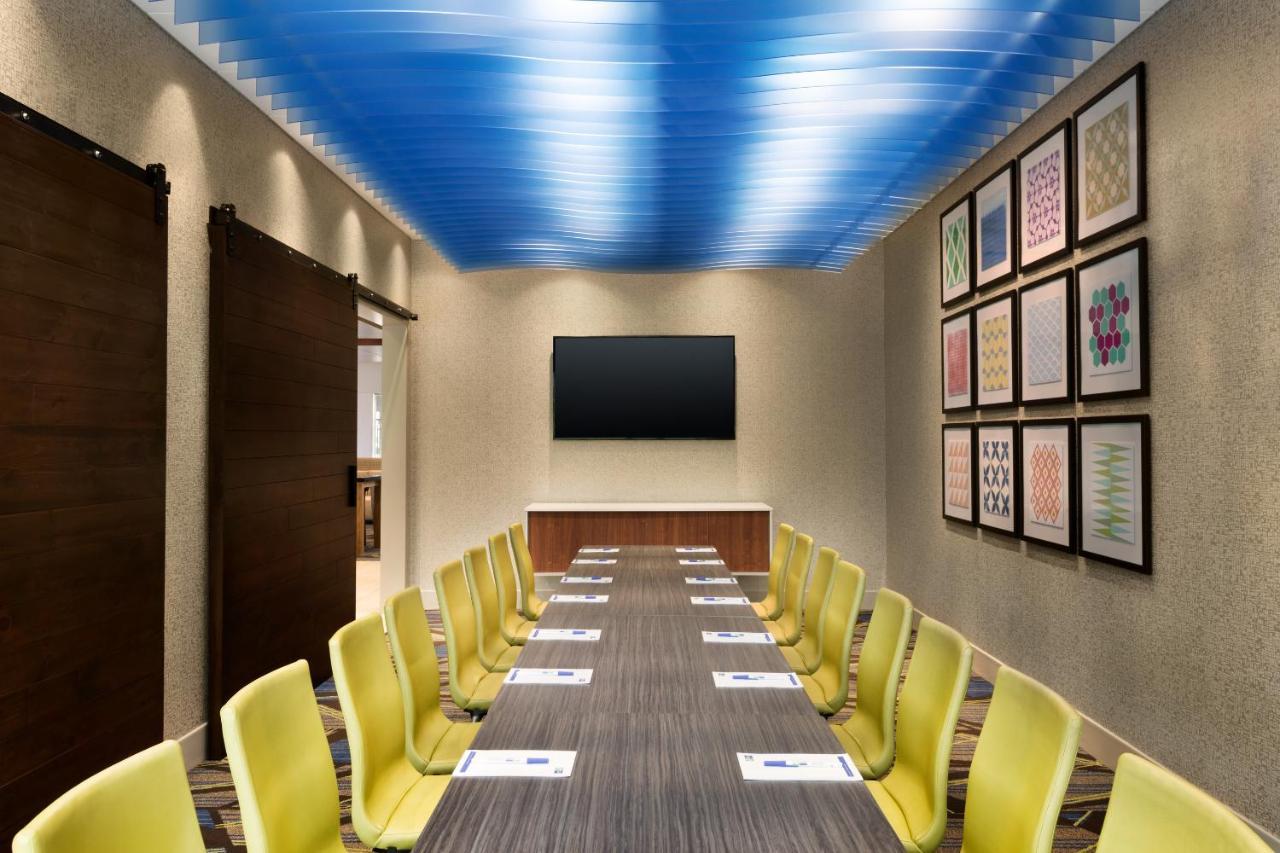 Holiday Inn Express & Suites - Milwaukee West Allis By Ihg Eksteriør bilde