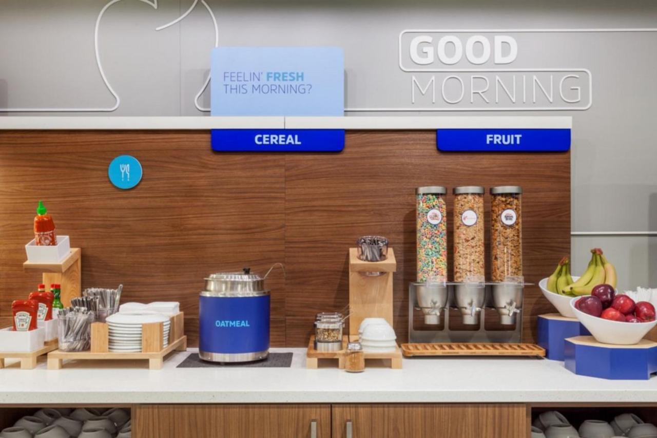 Holiday Inn Express & Suites - Milwaukee West Allis By Ihg Eksteriør bilde
