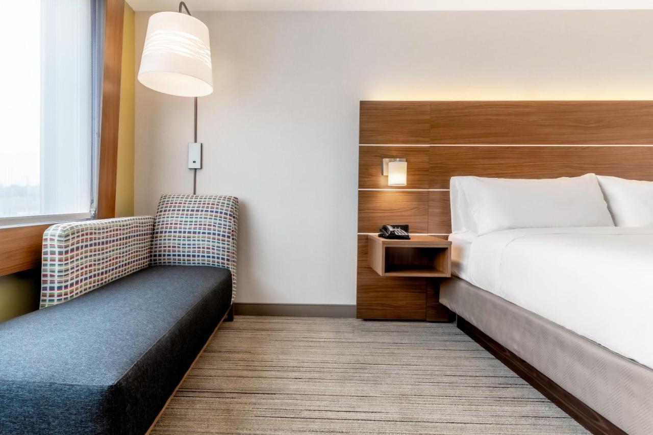 Holiday Inn Express & Suites - Milwaukee West Allis By Ihg Eksteriør bilde