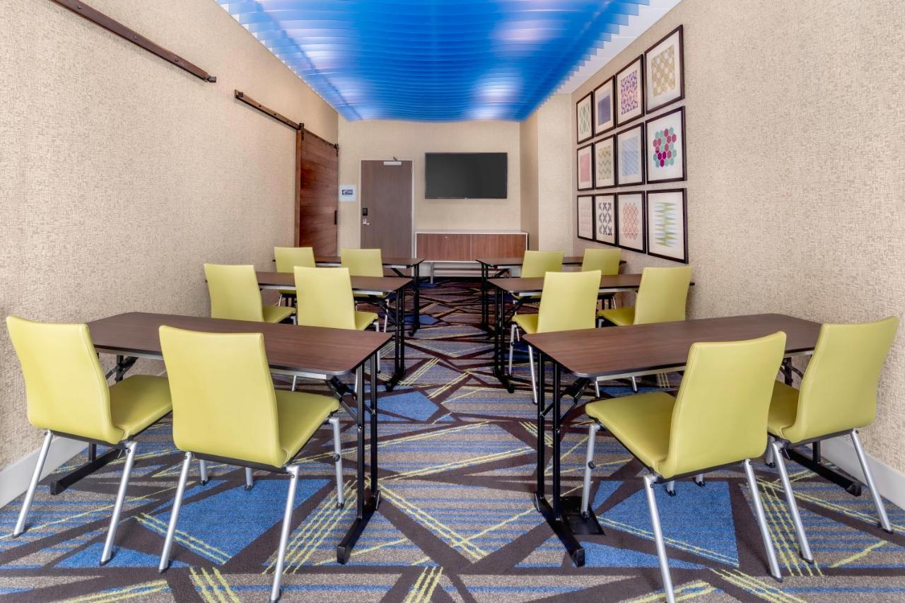 Holiday Inn Express & Suites - Milwaukee West Allis By Ihg Eksteriør bilde