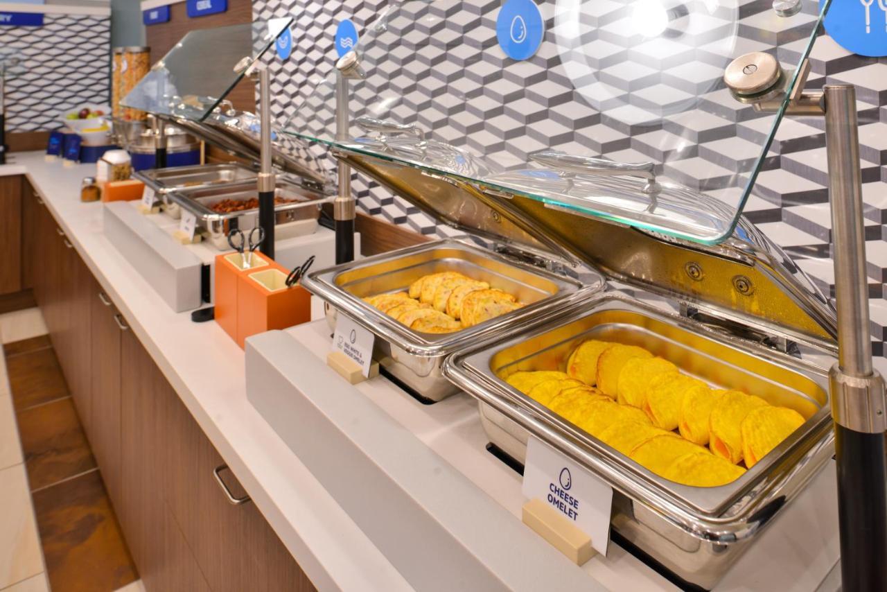 Holiday Inn Express & Suites - Milwaukee West Allis By Ihg Eksteriør bilde