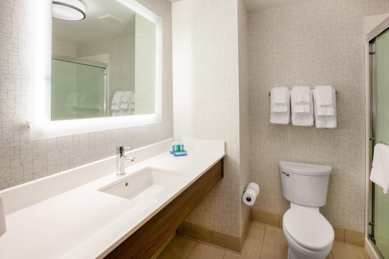 Holiday Inn Express & Suites - Milwaukee West Allis By Ihg Eksteriør bilde
