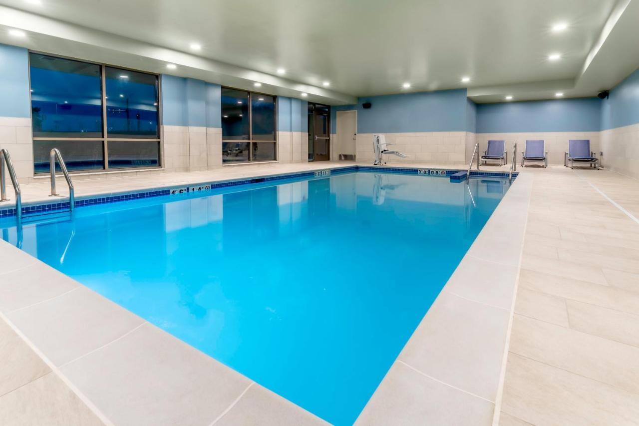Holiday Inn Express & Suites - Milwaukee West Allis By Ihg Eksteriør bilde