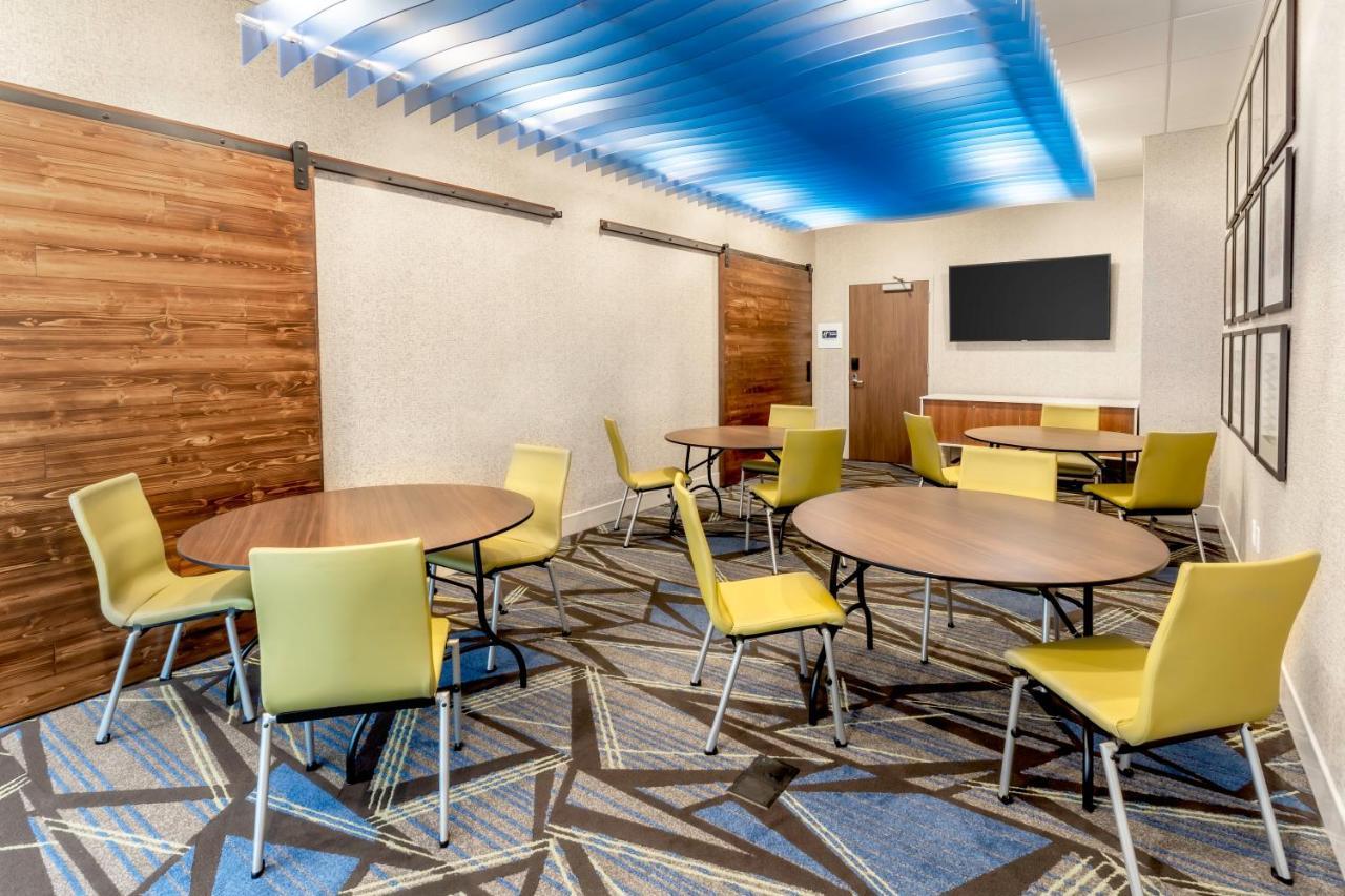 Holiday Inn Express & Suites - Milwaukee West Allis By Ihg Eksteriør bilde