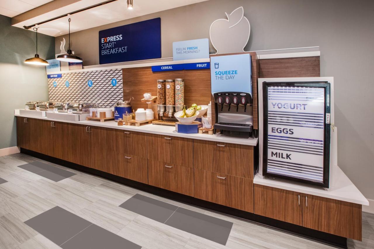 Holiday Inn Express & Suites - Milwaukee West Allis By Ihg Eksteriør bilde