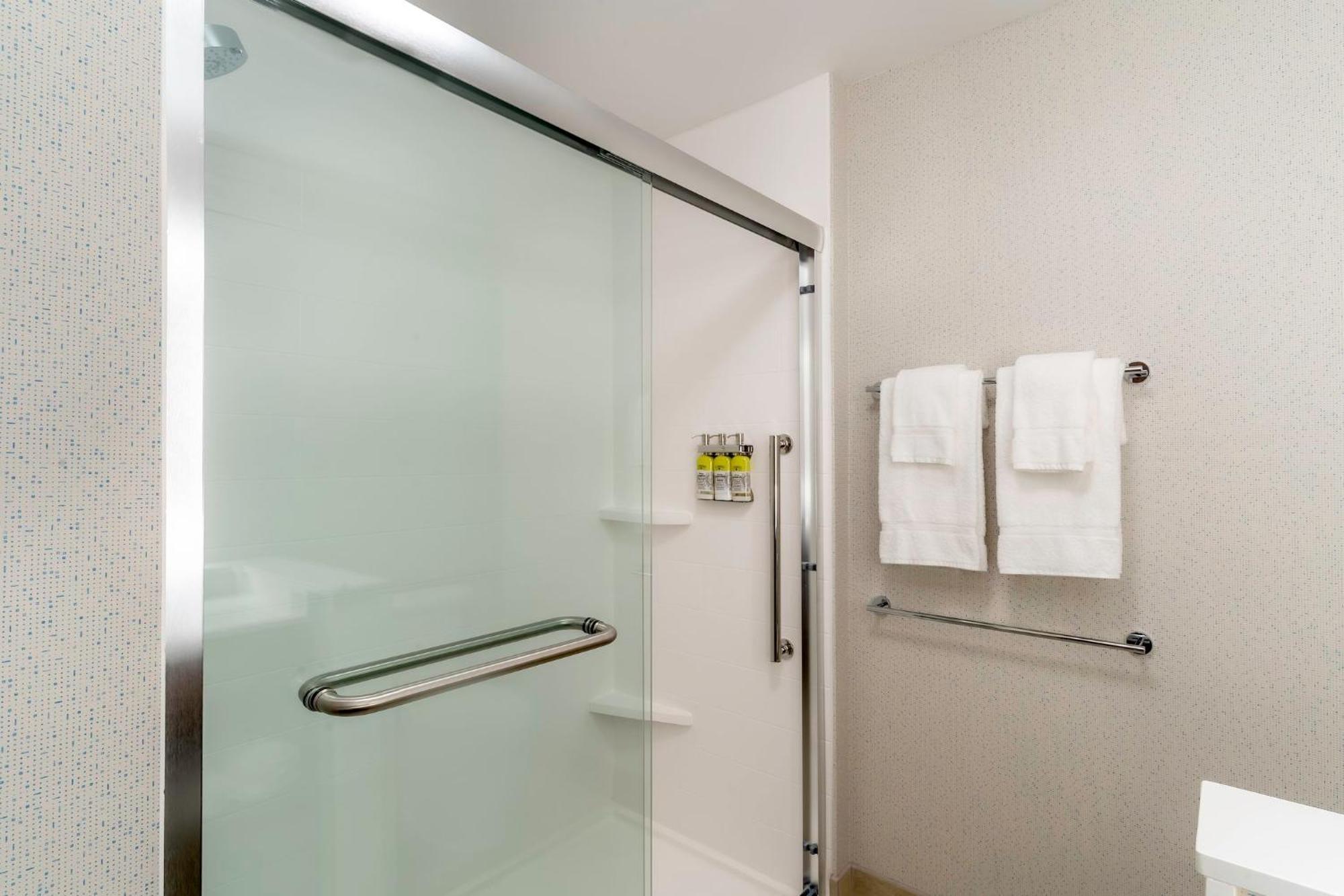 Holiday Inn Express & Suites - Milwaukee West Allis By Ihg Eksteriør bilde